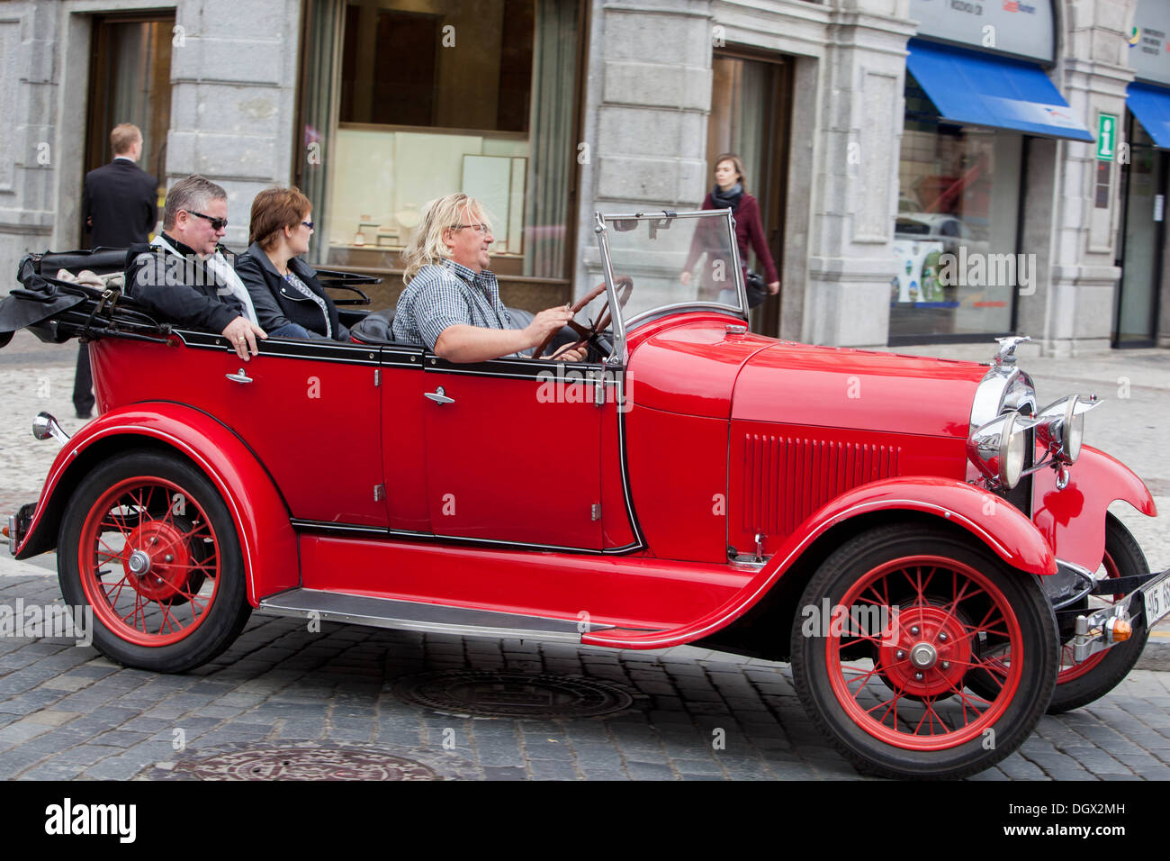 Visite guidée en voiture d'époque, Prague République Tchèque Banque D'Images