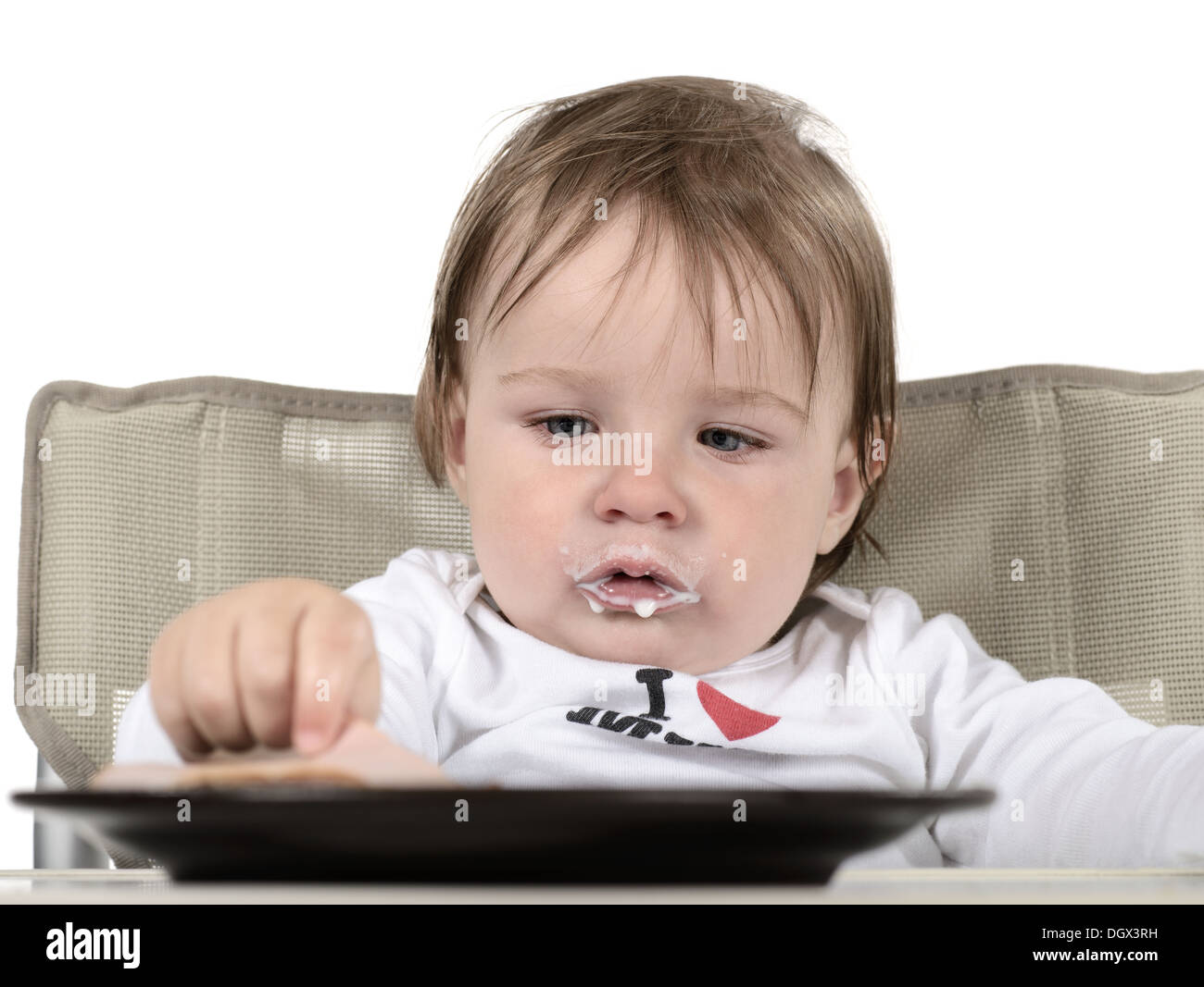 Avec du lait pour enfants de manger un sandwich snoot Banque D'Images