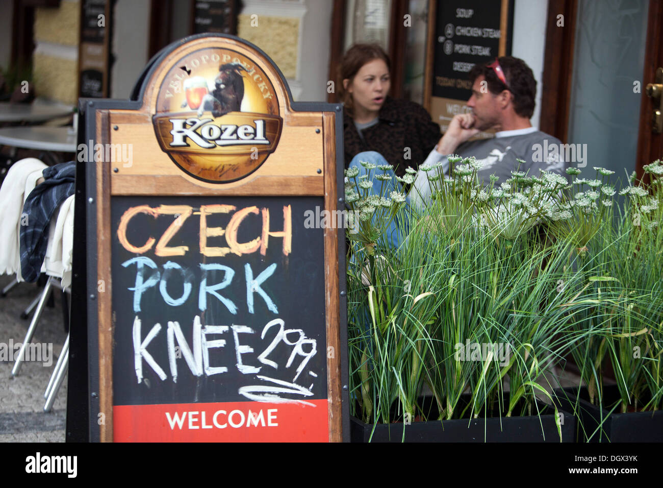 Menu de rue du restaurant, menu de craie touristique de la République tchèque de Prague Banque D'Images