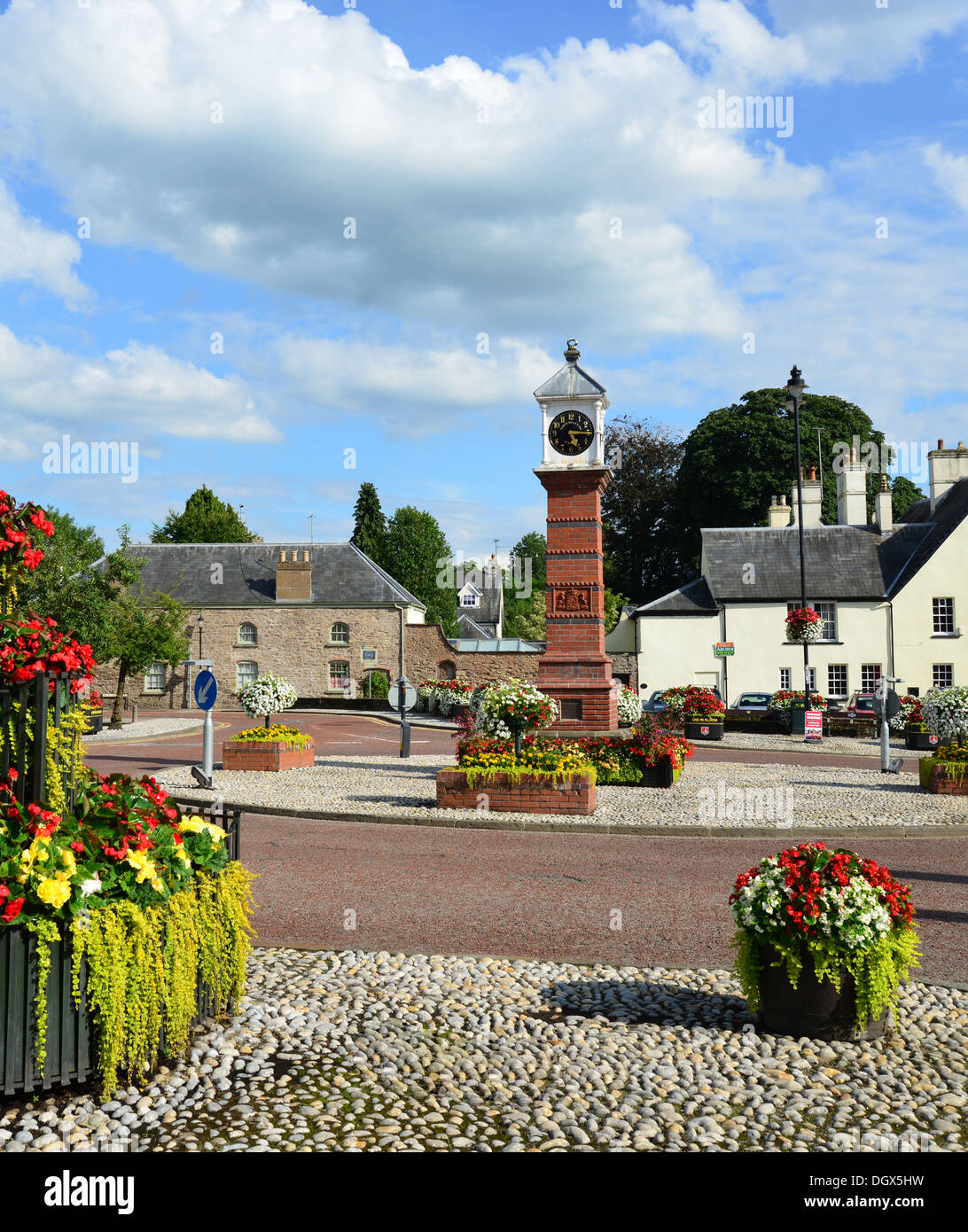 Twyn Square et tour de l'horloge, l'Usk, Monmouthshire, Wales, Royaume-Uni Banque D'Images