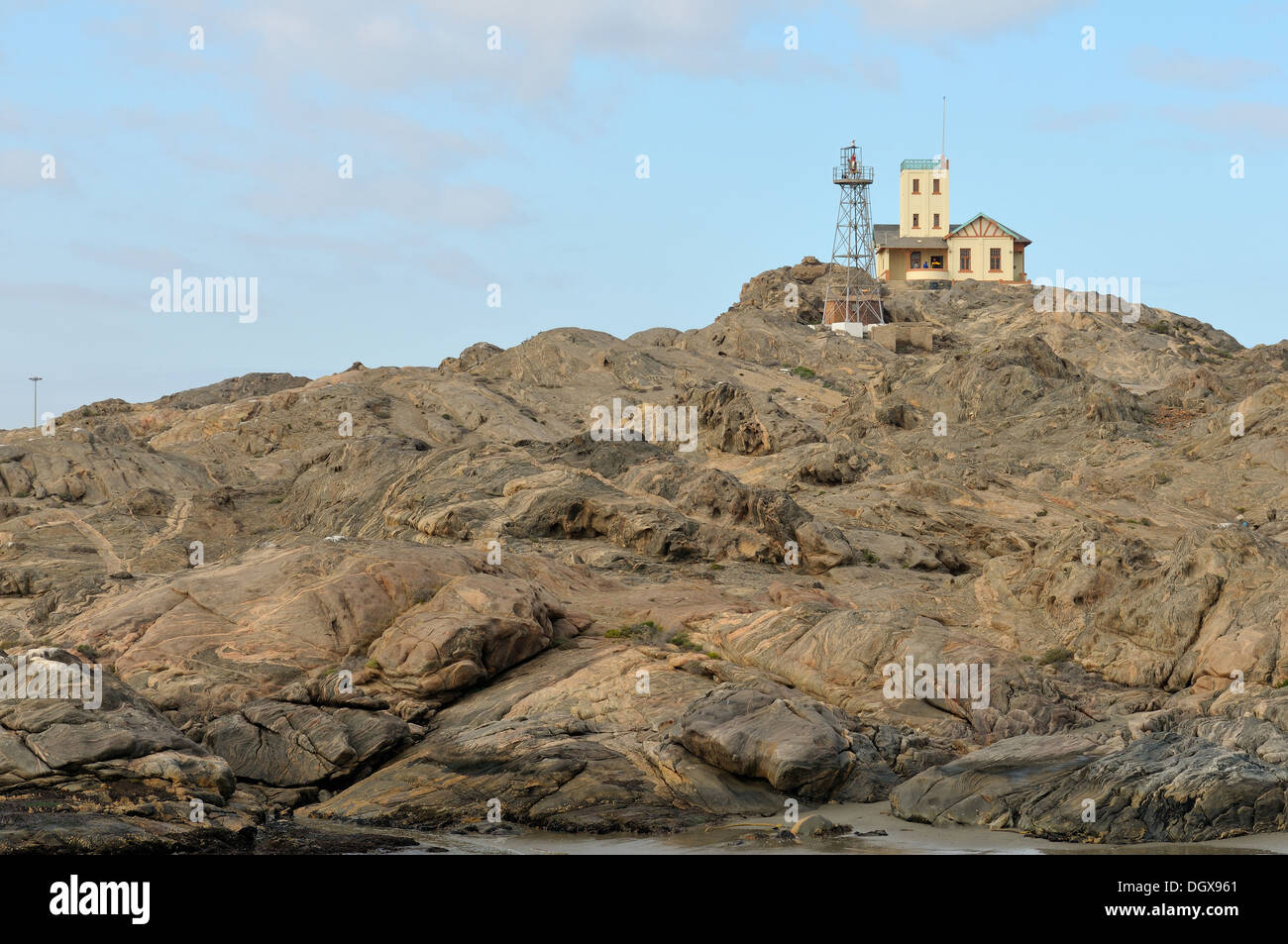 L'ancien et le nouveau phares sur Shark Island à la ville balnéaire de Luderitz en Namibie Banque D'Images