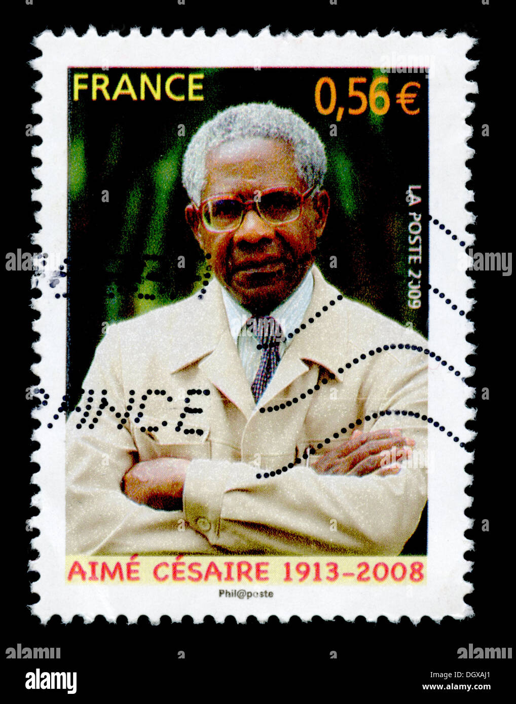 France timbre-poste représentant Aimé Césaire, un poète Francophone, auteur et homme politique de la Martinique Banque D'Images