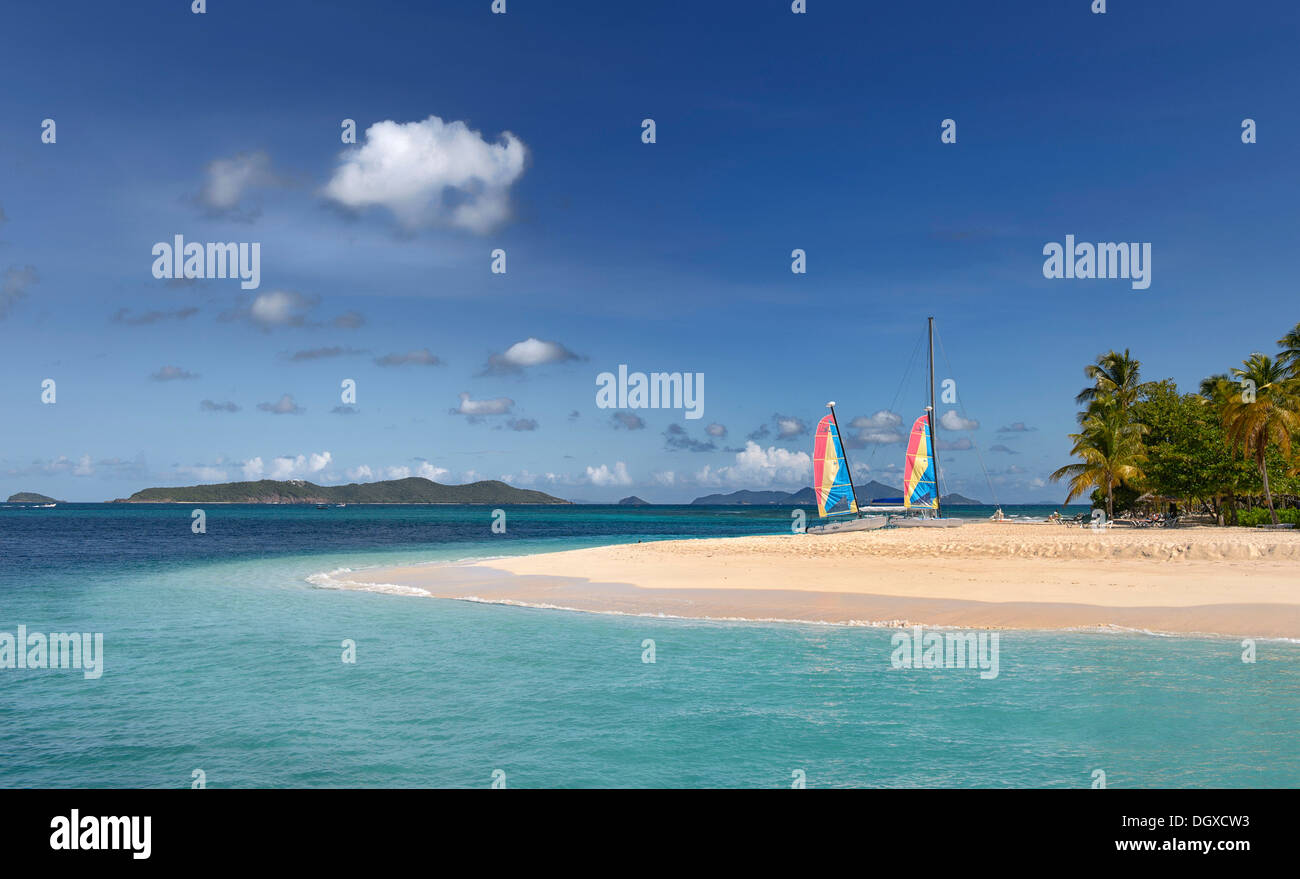 Pointe avec des bateaux à voile sur la mer des Caraibes, Grenadines, Sainte-Lucie, Caraïbes Banque D'Images