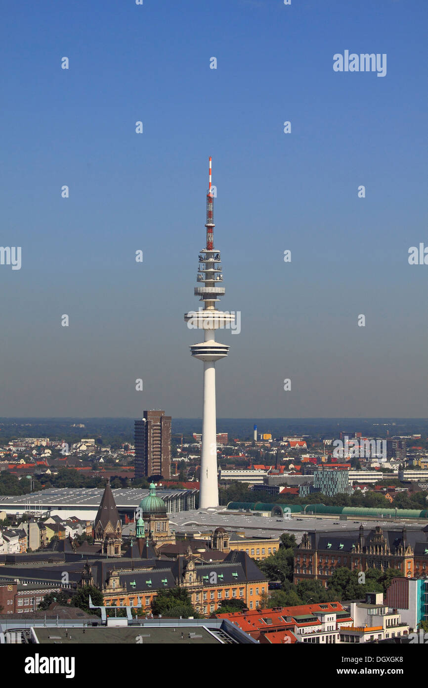 Vue sur le quartier de Neustadt et la tour de télévision vu depuis le clocher de l'église Michaeliskirche Banque D'Images