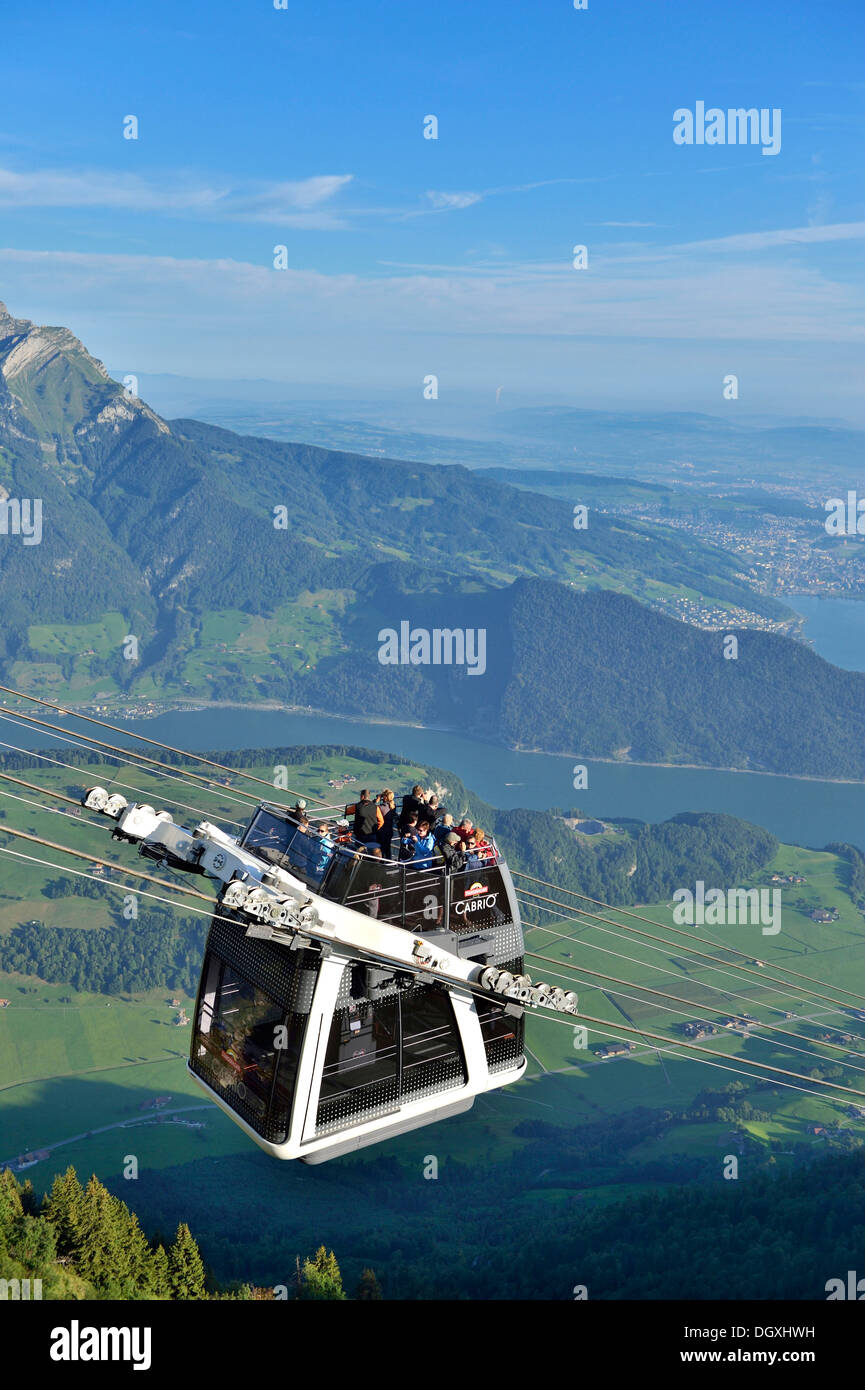 CabriO Bahn, le premier téléphérique avec un pont supérieur, allant jusqu'Stanserhorn Mountain, Stans, Suisse, Europe Banque D'Images
