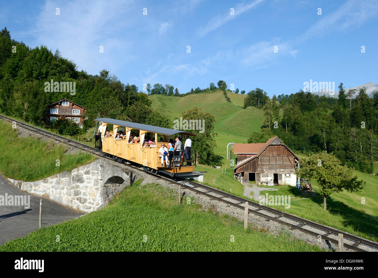 Funiculaire vieux sur la montagne du Stanserhorn, première section de Stans à Kaelti, Stans, Suisse, Europe Banque D'Images