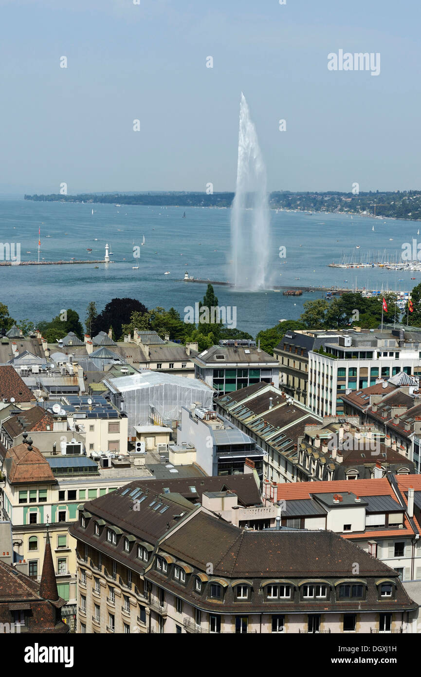 Vue sur le lac de Genève avec le jet d'eau, Genève, Suisse, Europe Banque D'Images