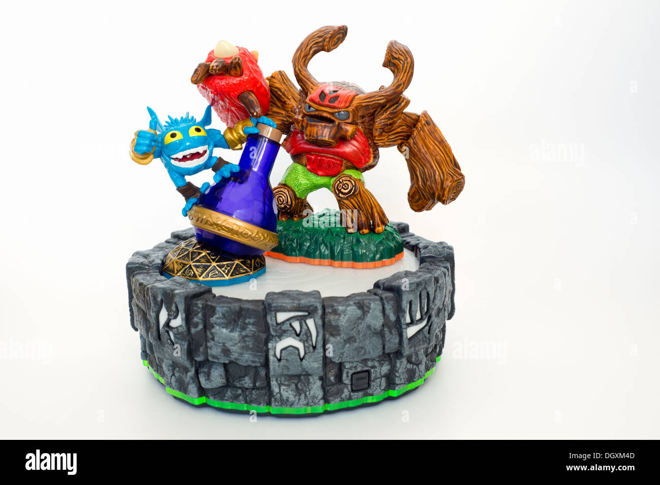 L'arbre et Pop Fizz Skylanders Rex chiffres caractère au-dessus d'un portail de jeu Banque D'Images