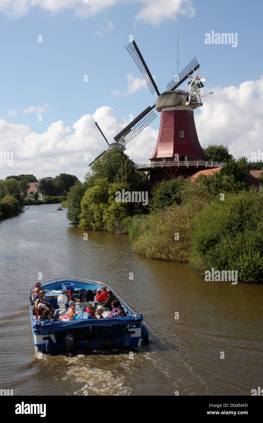 Les moulins à vent jumeaux de Greetsiel, galerie de deux étages moulins à vent hollandais des xviiie et xixe siècle, Greetsiel, Frise Orientale Banque D'Images