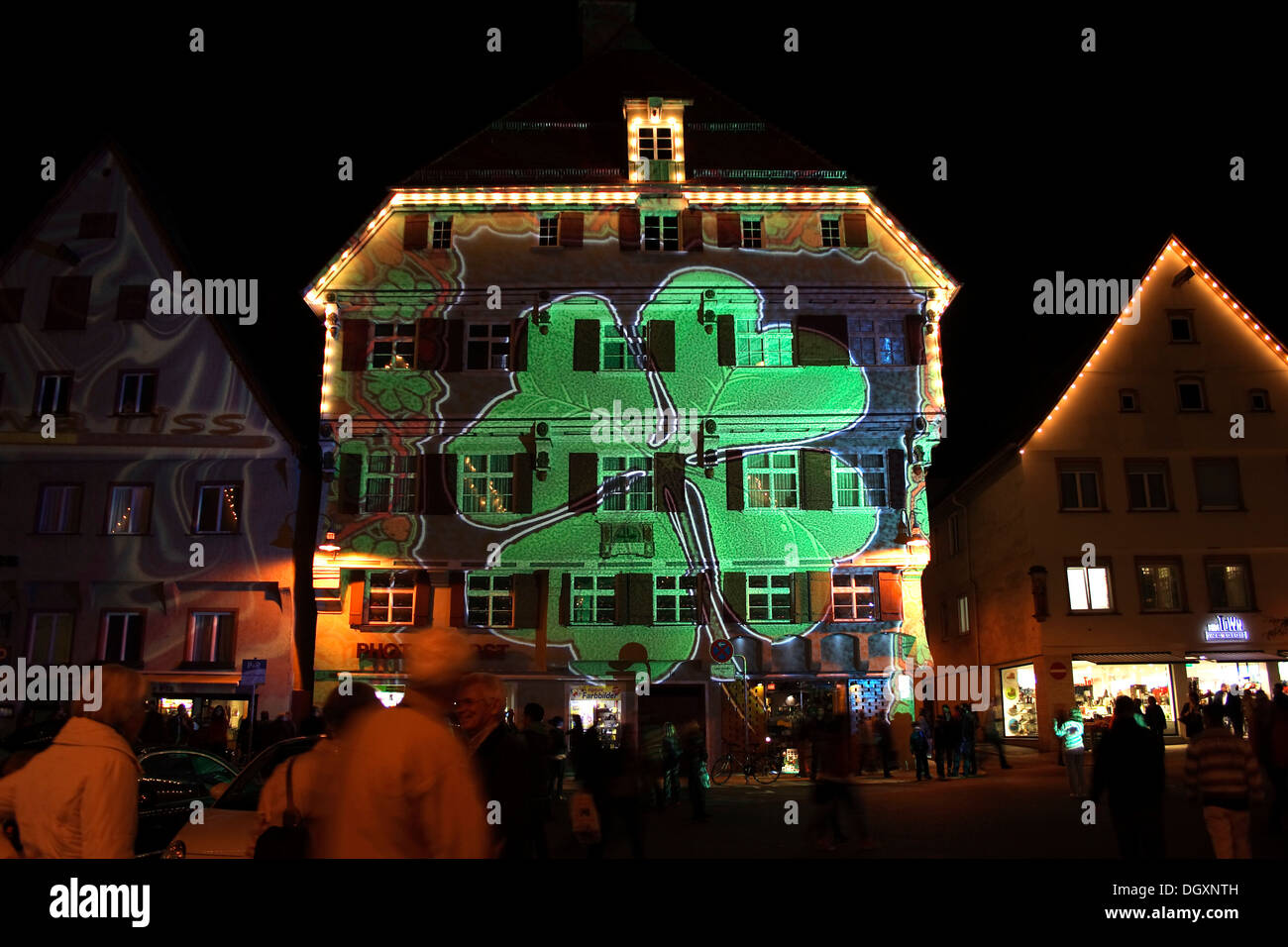 Clover image projetée sur Kleeblatthaus building, place du marché, de Biberach an der Riss, l'installation de projection de lumière Banque D'Images