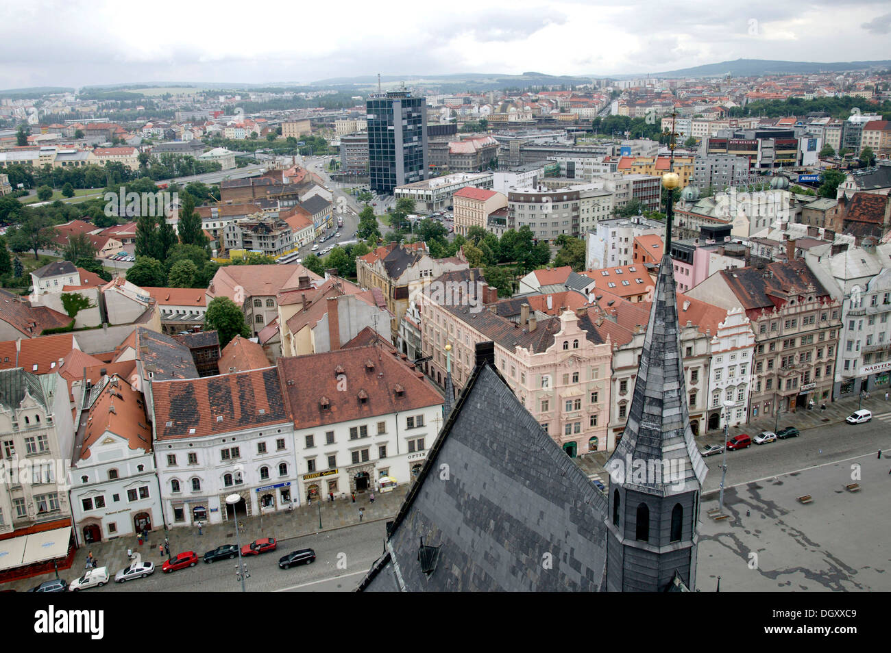 Vue de la vieille ville historique et la place de la République à partir de l'église Saint-Barthélemy, Pilsen, Plzen, République Tchèque Banque D'Images