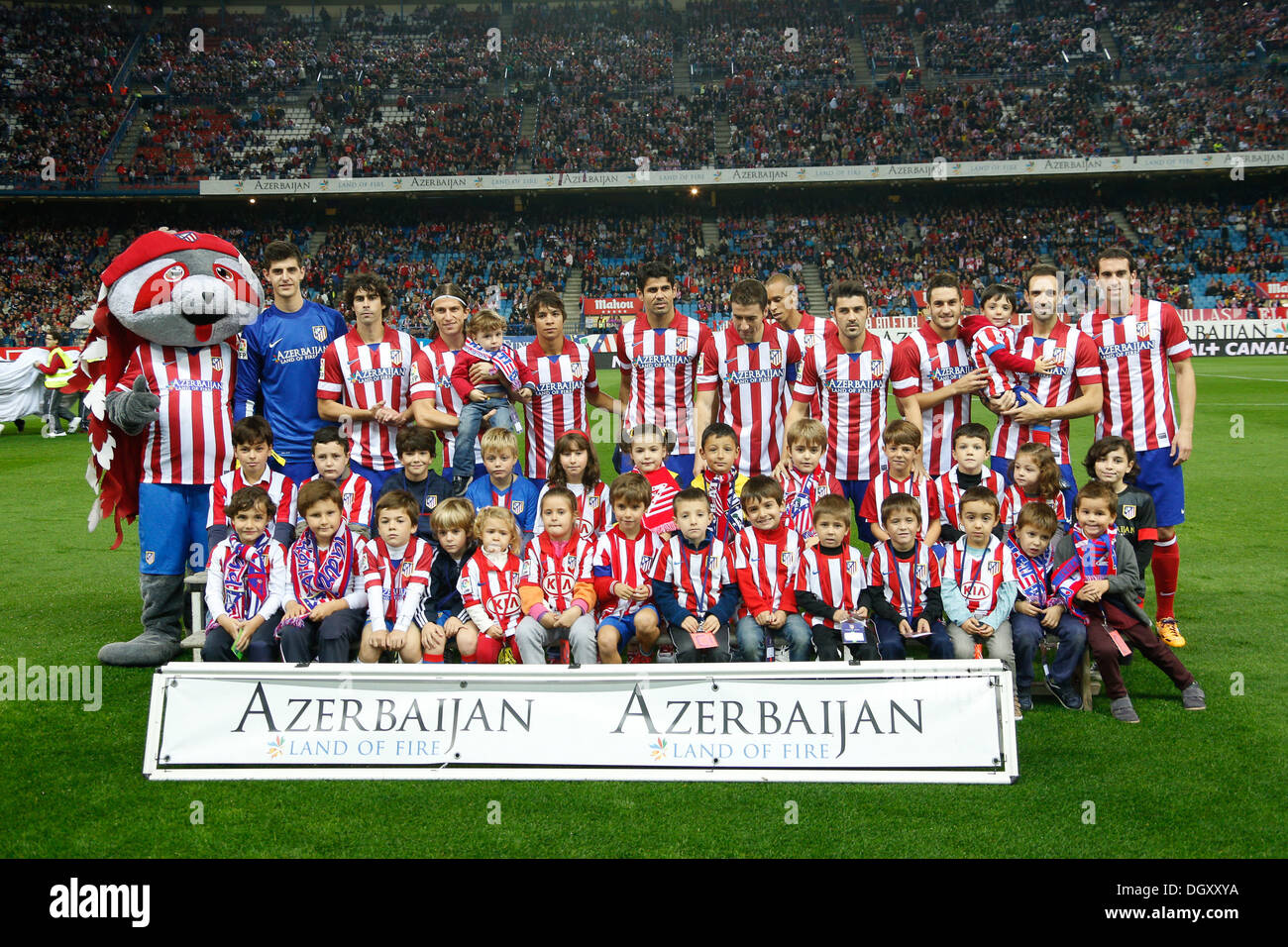 Madrid, Espagne. 27 Oct, 2013. Atlético de Madrid vs Real Valladolid c.f. au stade Vicente Calderon. L'équipe de l'Atlético de Madrid Line-up du groupe : Action Crédit Plus Sport/Alamy Live News Banque D'Images