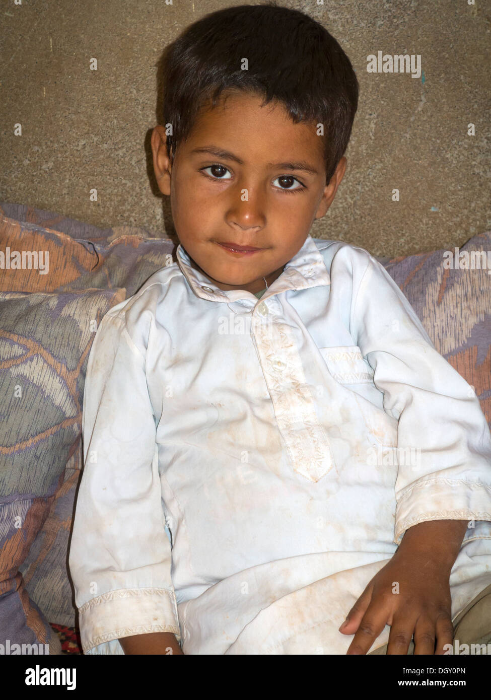 Portrait du jeune fils d'un agriculteur marocain Banque D'Images