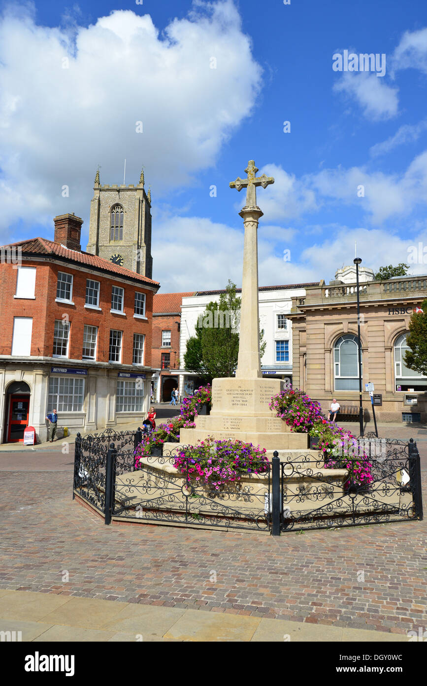 War Memorial de Market Place, Fakenham, Norfolk, Angleterre, Royaume-Uni Banque D'Images