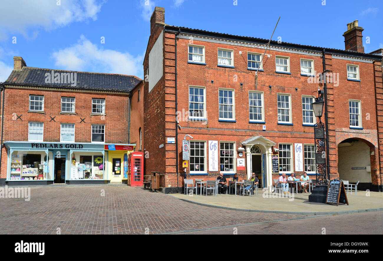 Gallery Bistro dans Market Place, Fakenham, Norfolk, Angleterre, Royaume-Uni Banque D'Images Gallery Bistro dans Market Place, Fakenham, Norfolk, Angleterre, Royaume-Uni Banque D'Images