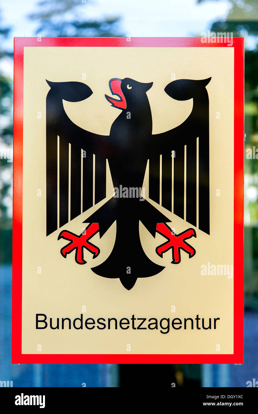 Signer avec aigle fédéral sur le siège de la Bundesnetzagentur ou agence fédérale des réseaux, Bonn, Rhénanie Banque D'Images