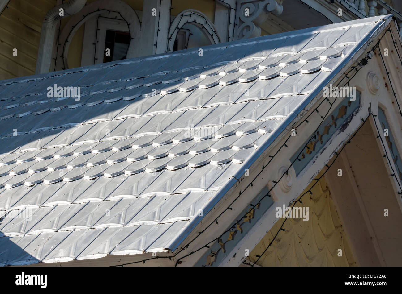 Décoration de style vintage en métal estampé festonnés de tuiles ou d'ardoises. Banque D'Images