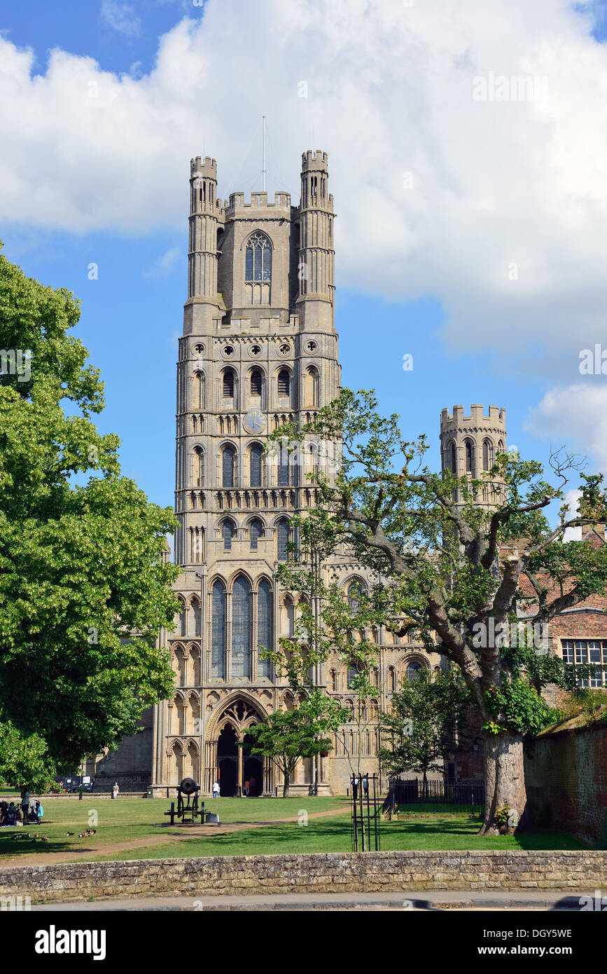 La Tour Ouest, Cathédrale d'Ely, Ely, Cambridgeshire, Angleterre, Royaume-Uni Banque D'Images