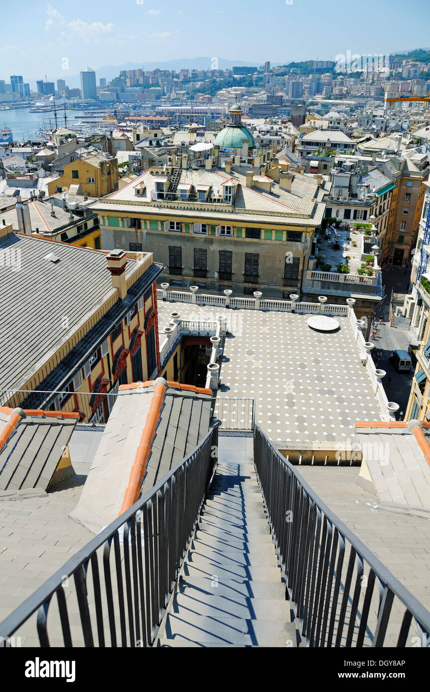 La vue depuis le toit du palais Palazzo Rosso, l'un des palais des Rolli palais, Via Garibaldi, la rue art museum Banque D'Images