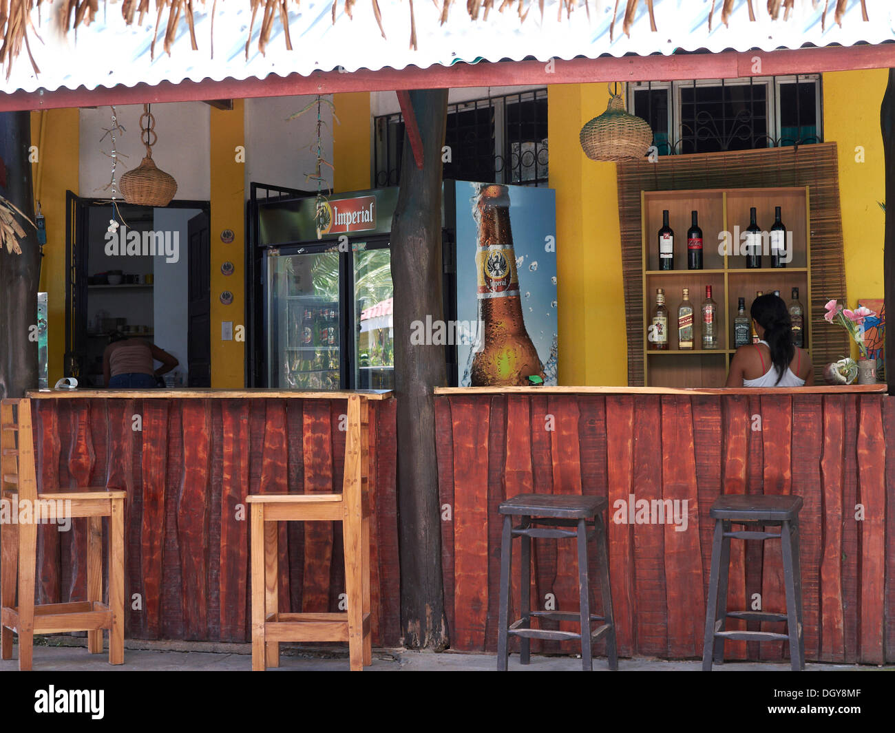 Bar de plage près de Playa Carryllo, Péninsule de Nicoya, Costa Rica, Amérique Centrale Banque D'Images