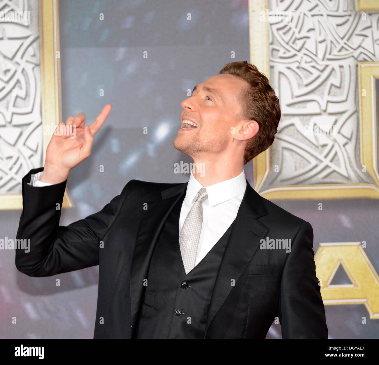 Berlin, Allemagne . 27 Oct, 2013. L'acteur britannique Tom Hiddleston assiste à la première du film 'Thor - Le Dark Kingdom' au Sony Centre cinéma à Berlin. Le 27 octobre 2013. © AFP PHOTO alliance/Alamy Live News Banque D'Images