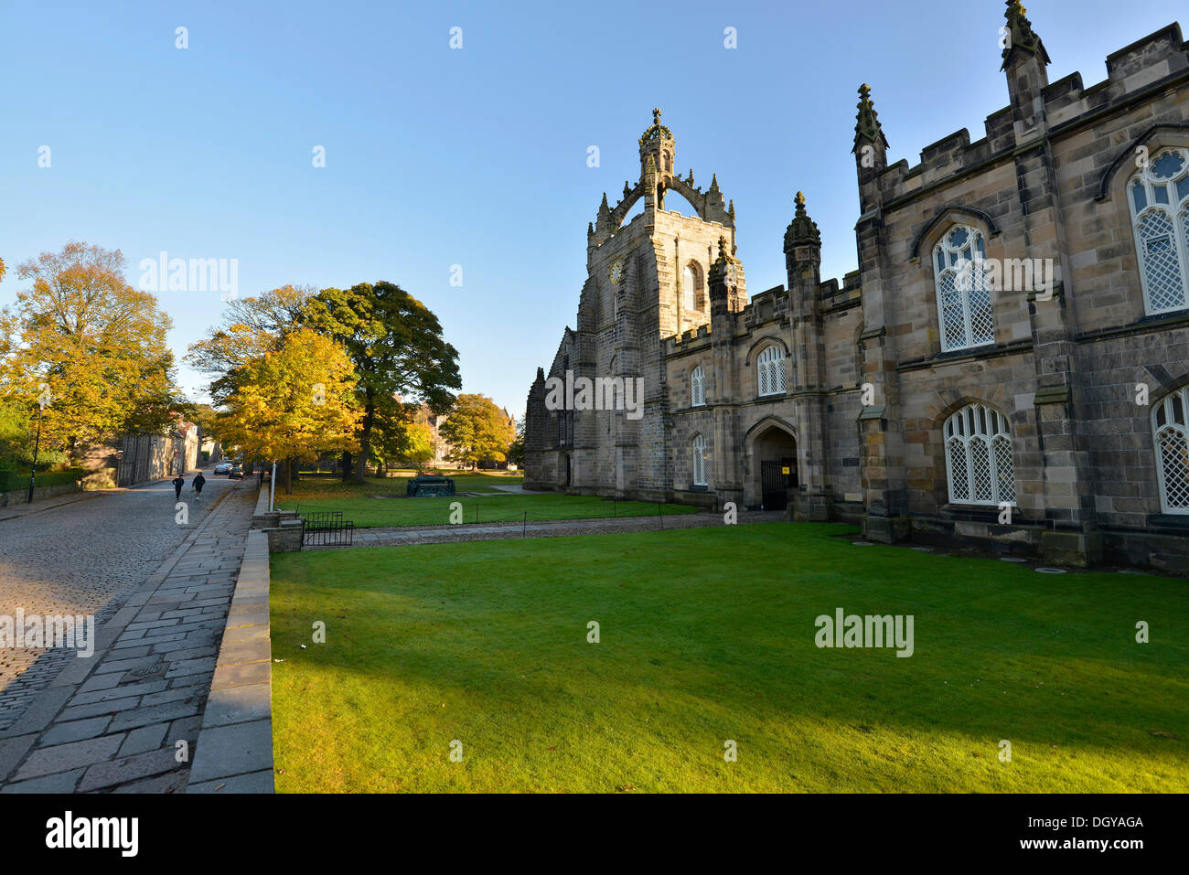 Autumnal park au King&# 39;s College Chapel, High Street, Old Aberdeen, Aberdeen, Écosse, Royaume-Uni, Europe Banque D'Images