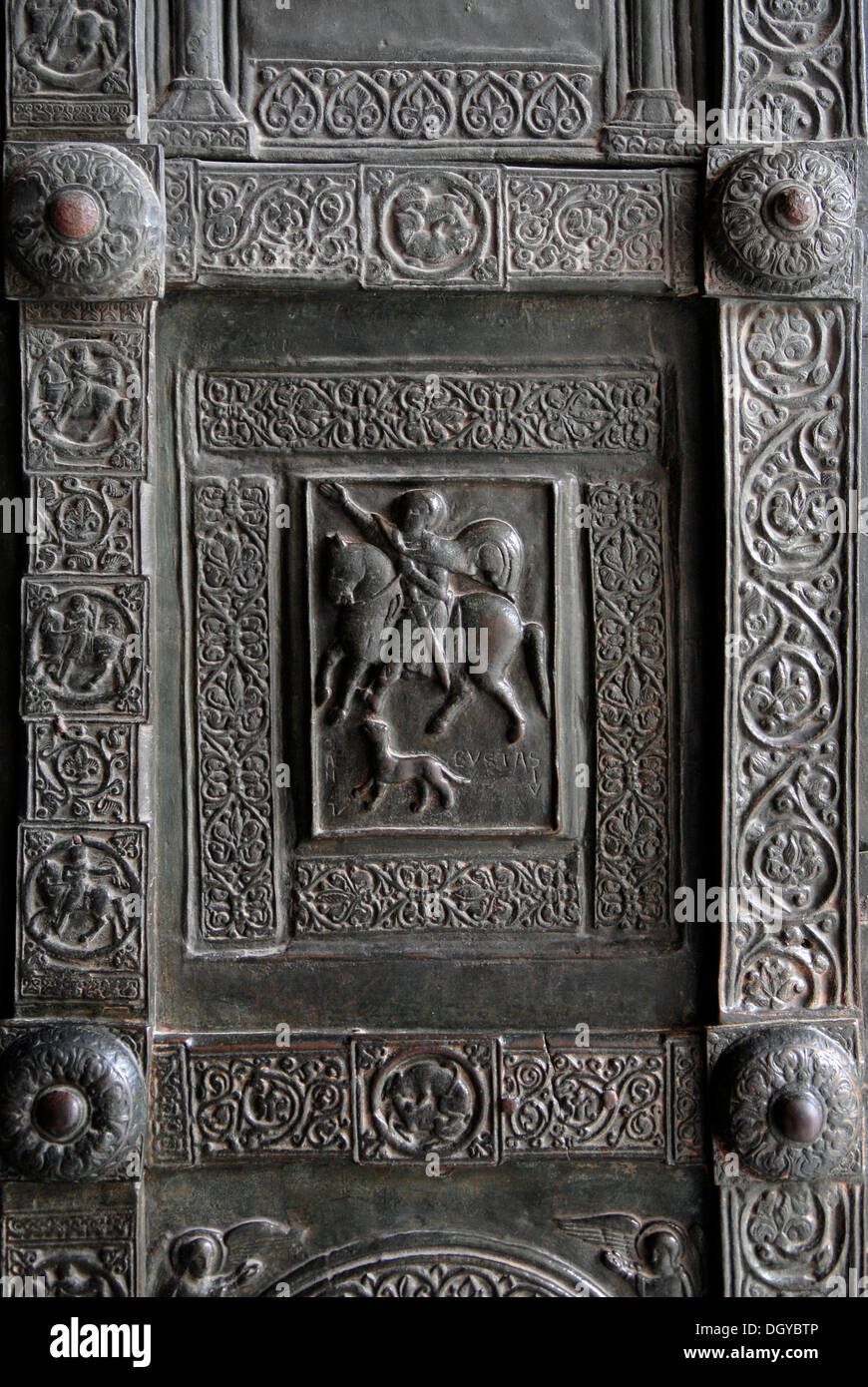 Détail de l'portail en bronze par le sculpteur Pisano, Cathédrale de Monreale, Monreale, Sicile, Italie du sud, Italie, Europe Banque D'Images