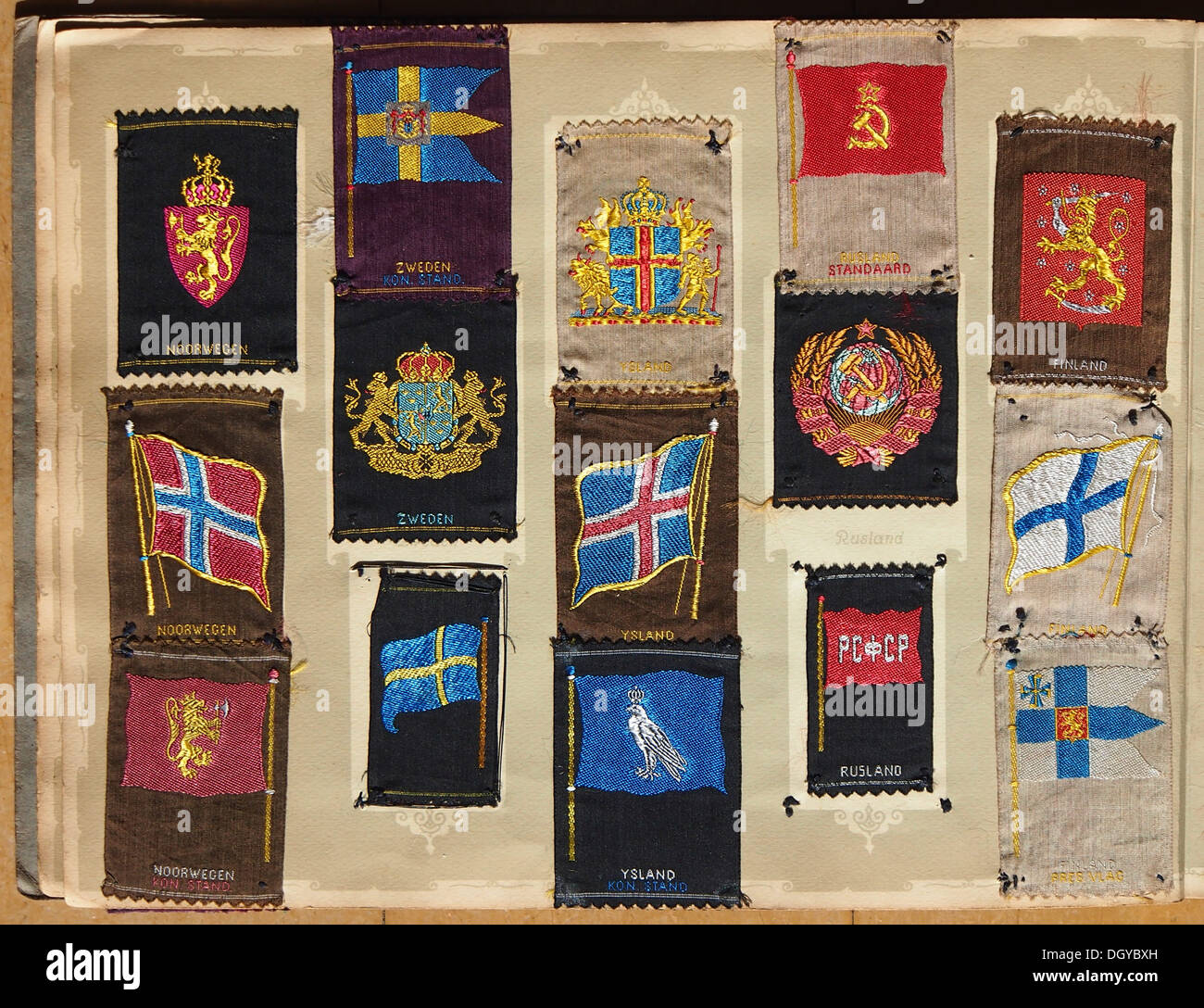 Alle Landen Vereenigd fait référence au concept de Nations unies ou de pays unis qui se réunissent, terme qui peut faire référence à un contexte historique ou politique spécifique où les Nations ont été unifiées dans une convention collective ou une organisation. Banque D'Images Alle Landen Vereenigd fait référence au concept de Nations unies ou de pays unis qui se réunissent, terme qui peut faire référence à un contexte historique ou politique spécifique où les Nations ont été unifiées dans une convention collective ou une organisation. Banque D'Images