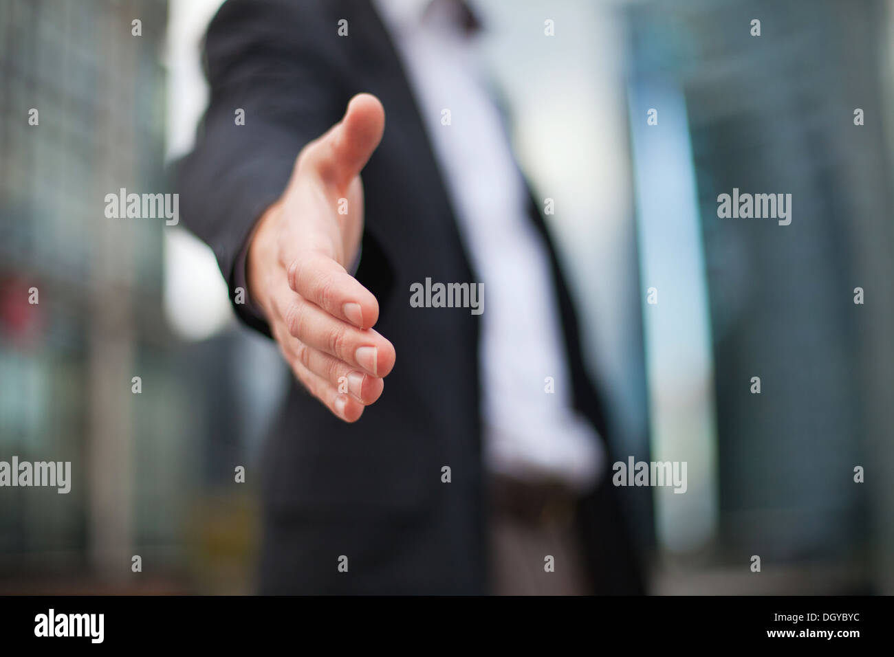 Businessman offrant for handshake Banque D'Images