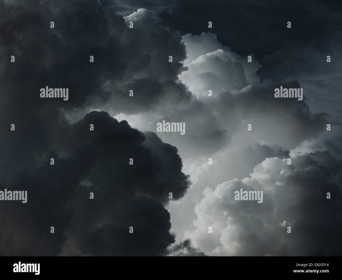Un de cloudscape dramatique nuages noir et blanc Banque D'Images