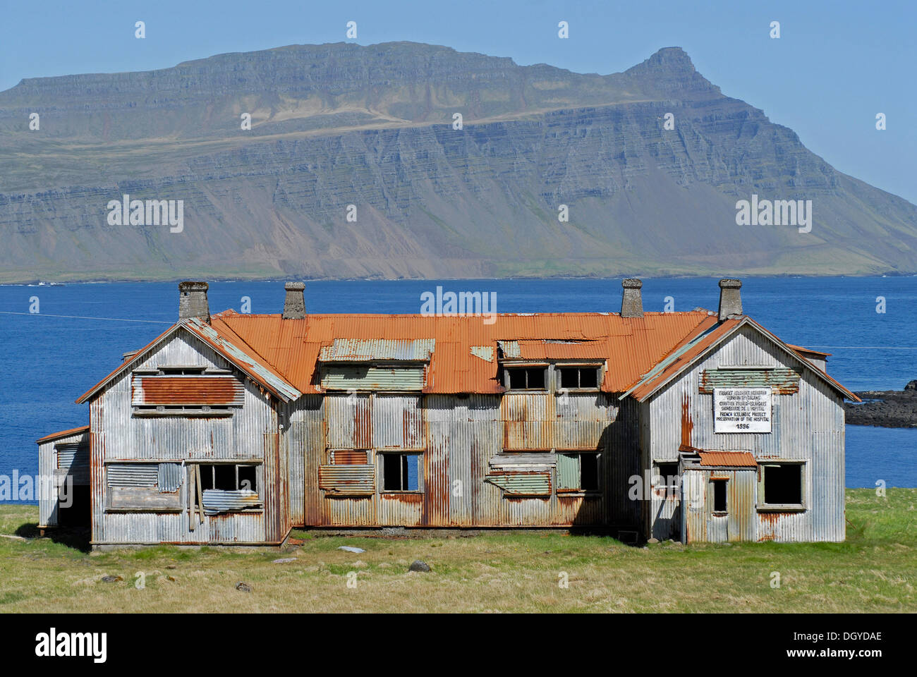 Ancien hôpital français de Hafnarnes, Fáskrúðsfjoerður Faskrudsfjoerdur,, Fjords de l'Est, l'Est de l'Islande, Islande, Europe Banque D'Images