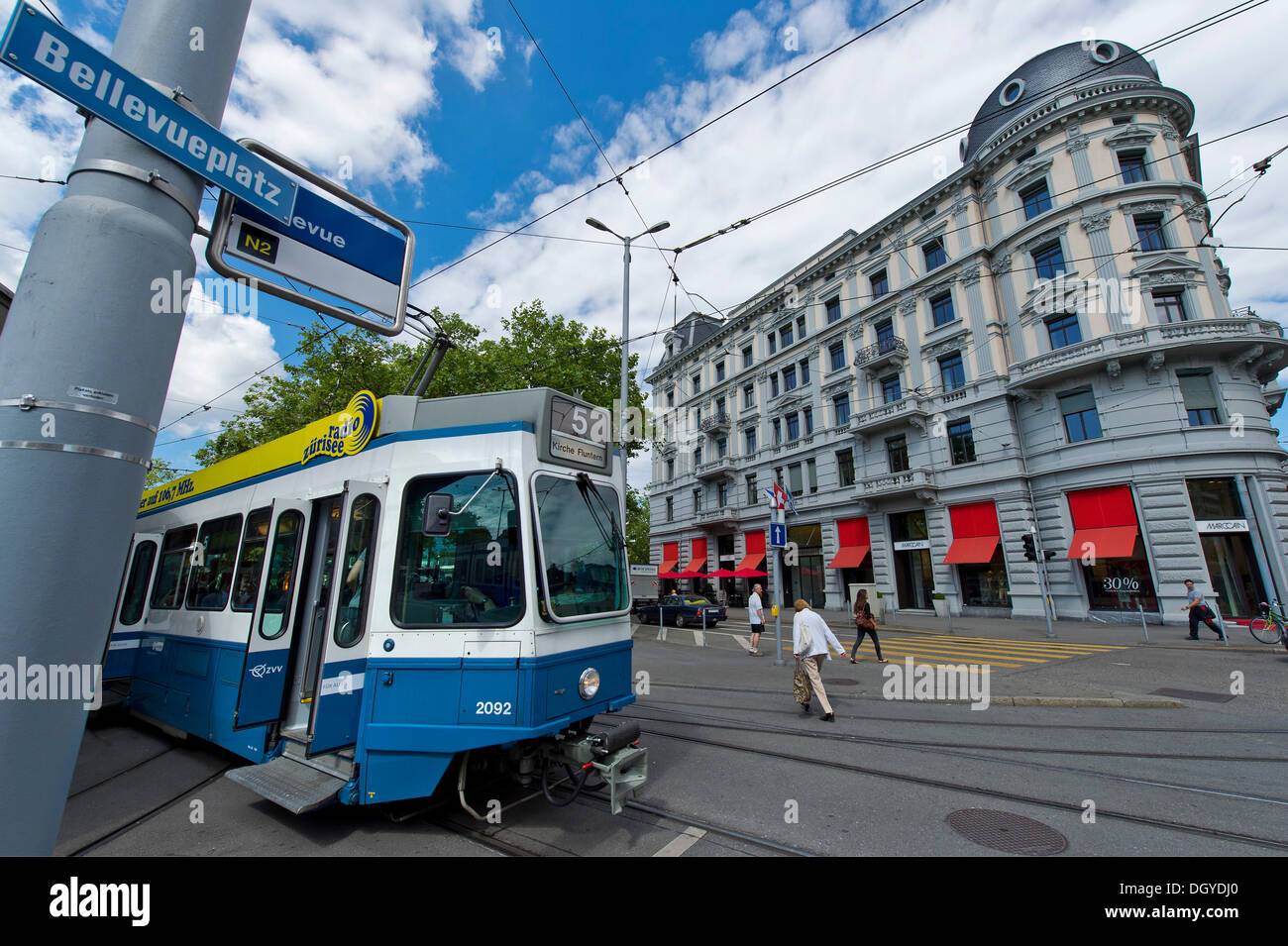 Le tramway, place Bellevue square street sign, Bellevue, Zurich, Switzerland, Europe Banque D'Images