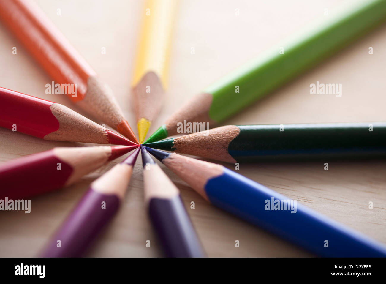 Crayons de couleur disposées en éventail Banque D'Images