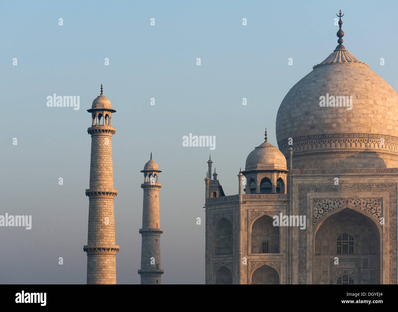Taj Mahal, mausolée, UNESCO World Heritage Site, lumière du matin, Agra, Uttar Pradesh, Inde Banque D'Images Taj Mahal, mausolée, UNESCO World Heritage Site, lumière du matin, Agra, Uttar Pradesh, Inde Banque D'Images