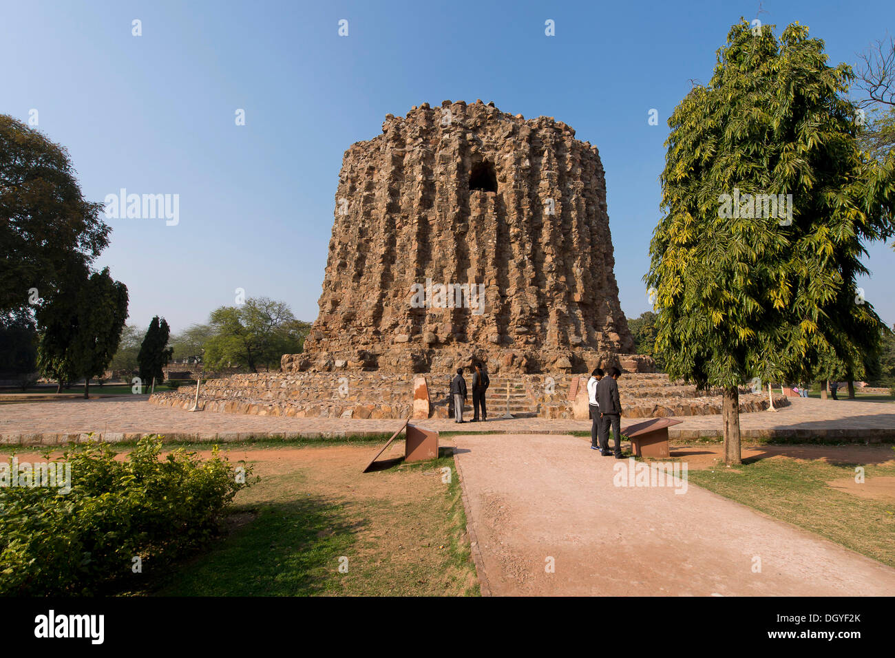 Qutb Minar, l'Alai, complexe (dépêche écrite Parc Archéologique, New Delhi, Delhi, Inde Banque D'Images