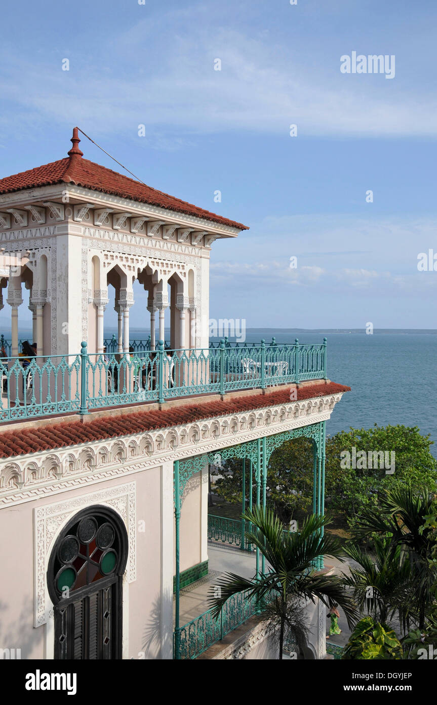 Sur la mer depuis la terrasse de l'hôtel Palacio del Valle, Punta Gorda peninsula, Cienfuegos, Cuba, Caraïbes, Amérique centrale Banque D'Images