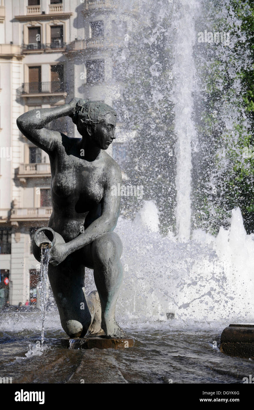 Figure féminine, fontaine, Plaza de España Square, vieille ville, Madrid, Espagne, le sud de l'Europe Banque D'Images