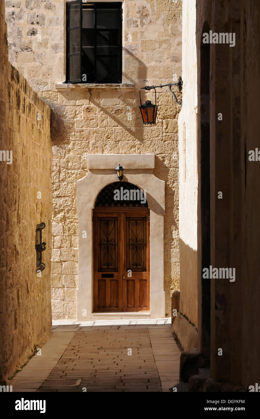Porte, petite rue latérale, Mdina, Città Vecchia, ou Città Notabile, Malta, Europe Banque D'Images
