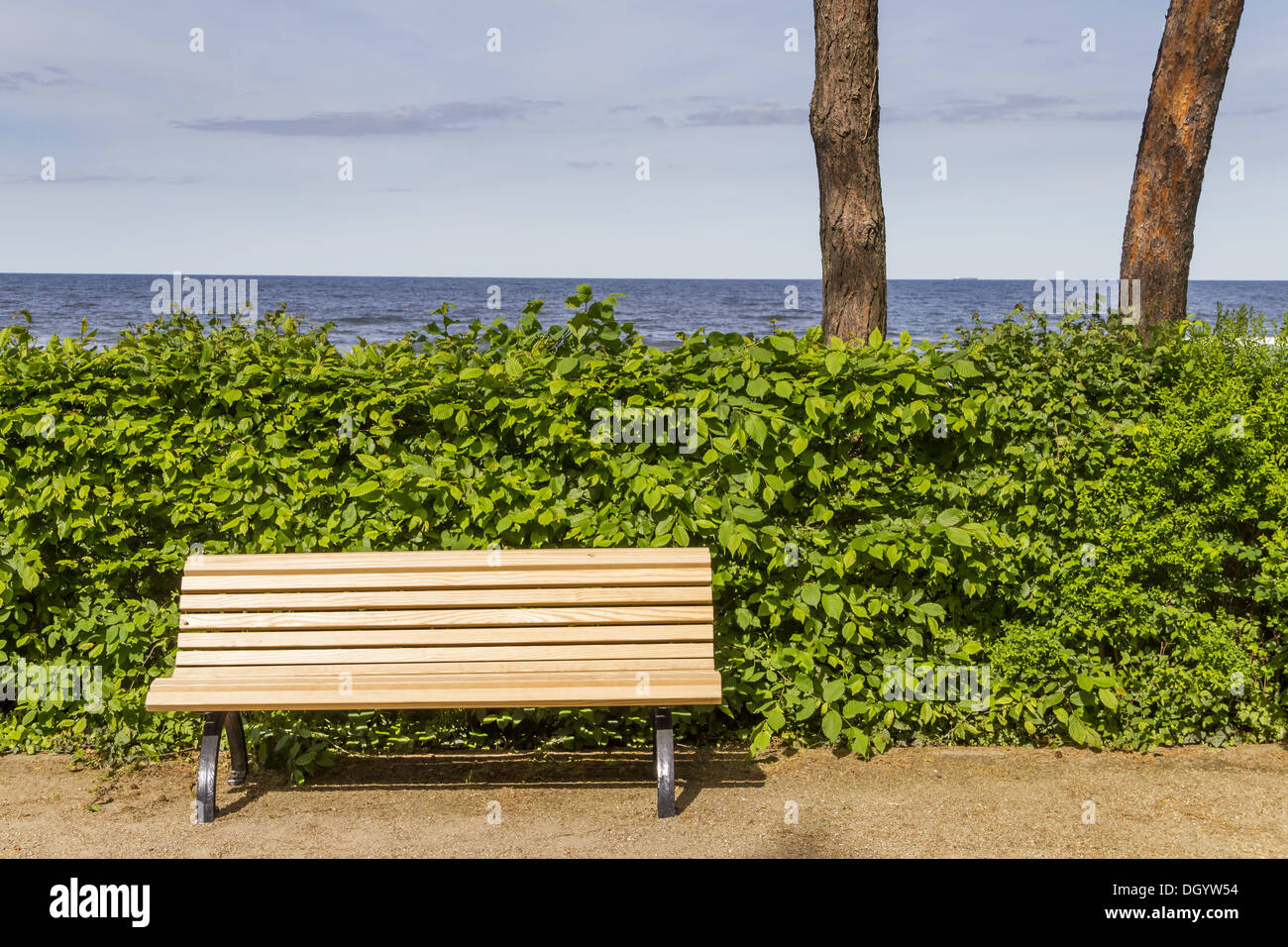 Banc en face de la mer Baltique à couverture Banque D'Images