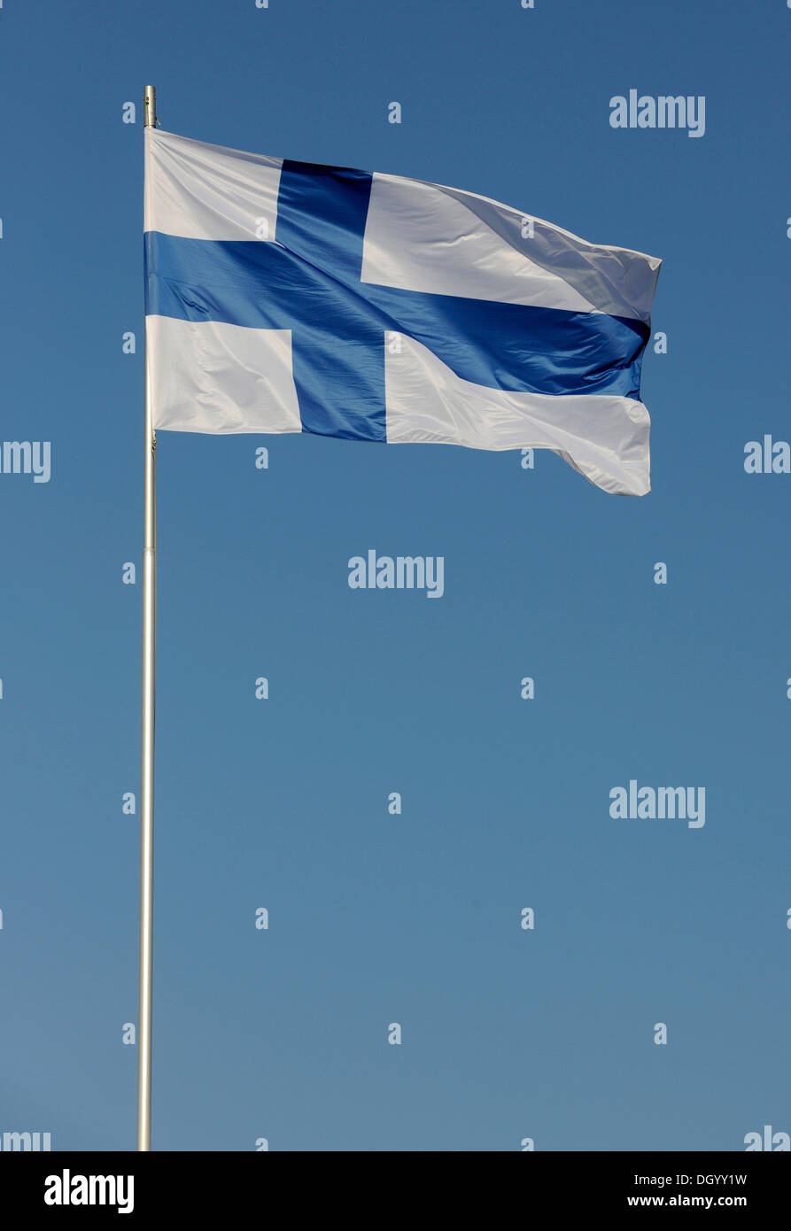 Drapeau national de la Finlande au vent, Finlande, Europe Banque D'Images
