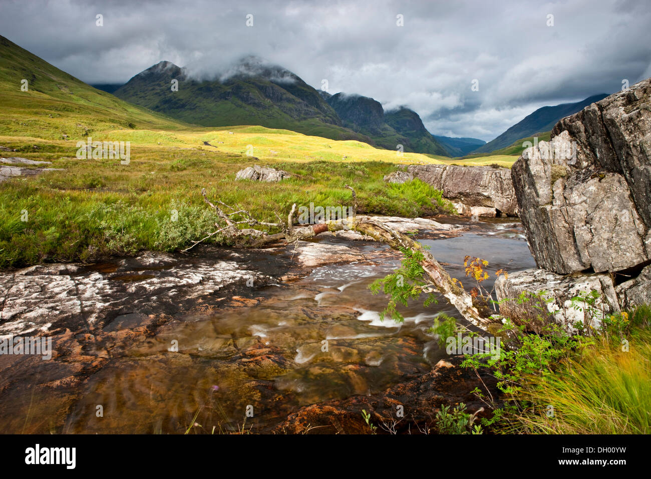 Ruisseau de montagne dans les Highlands écossais, Glen Coe, Ecosse, Royaume-Uni Banque D'Images