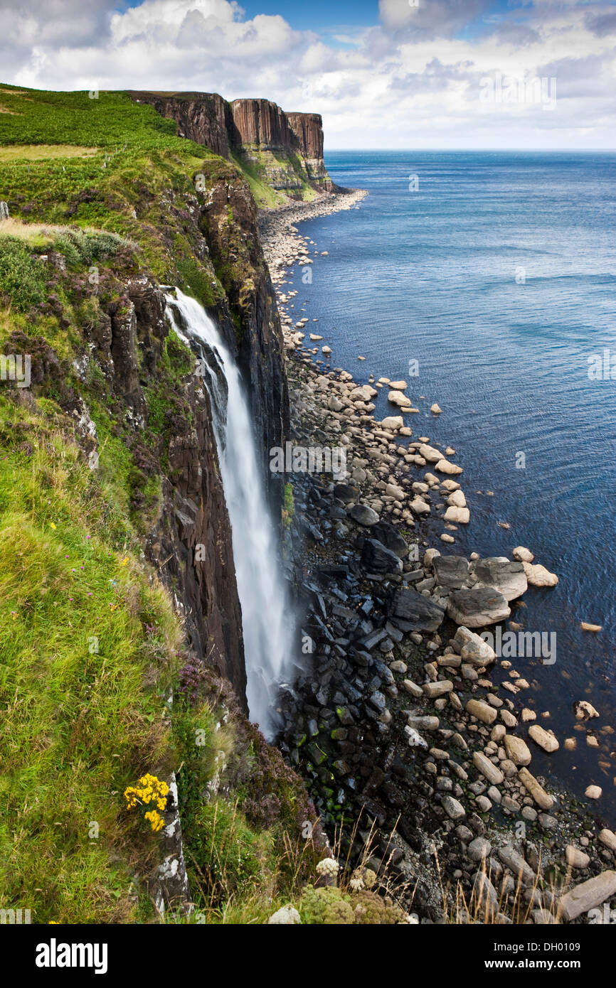 Mealt Kilt Rock avec cascade, Ile de Skye, Ecosse, Royaume-Uni Banque D'Images