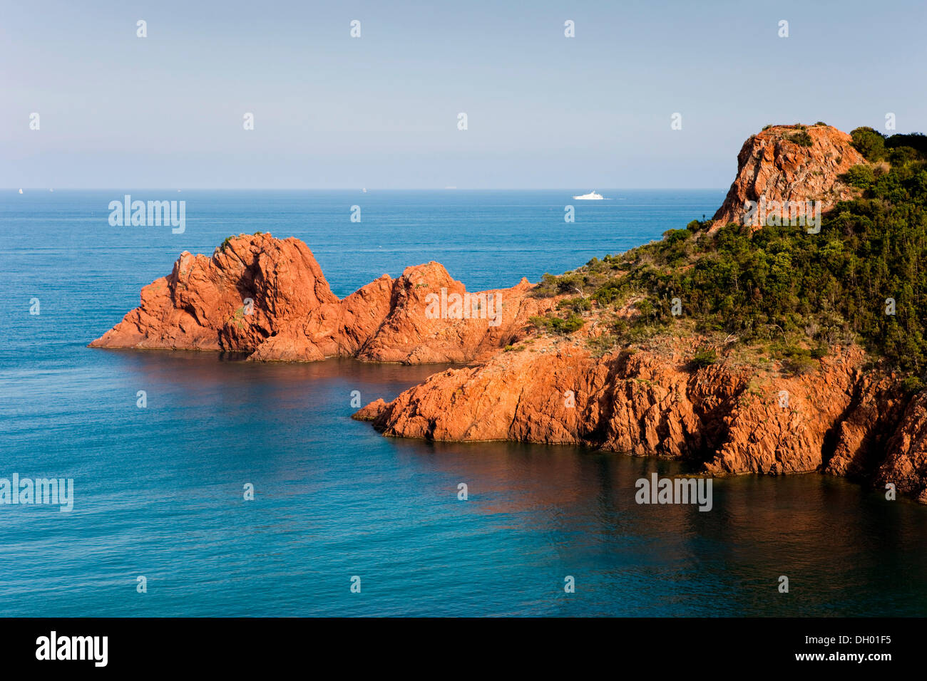 Bay dans la région de l'Esterel, Alpes Maritimes, Côte d'Azur, département du Var, Région Provence-Alpes-Côte d'Azur, France Banque D'Images