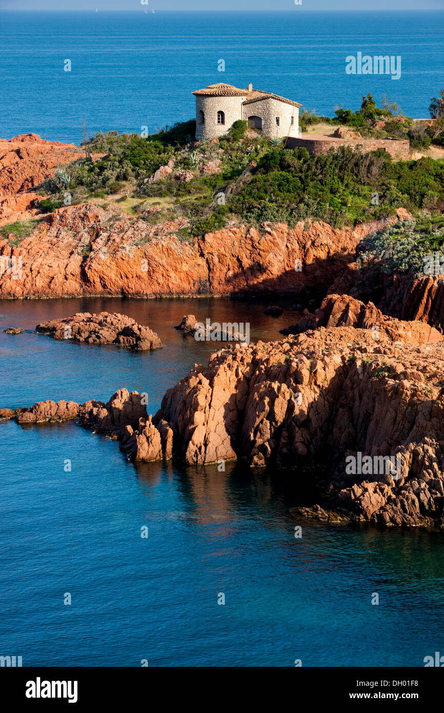 Maison de la mer, dans la baie de la région de l'Esterel, Alpes Maritimes, Côte d'Azur, Département Var, Région Provence-Alpes-Côte Banque D'Images