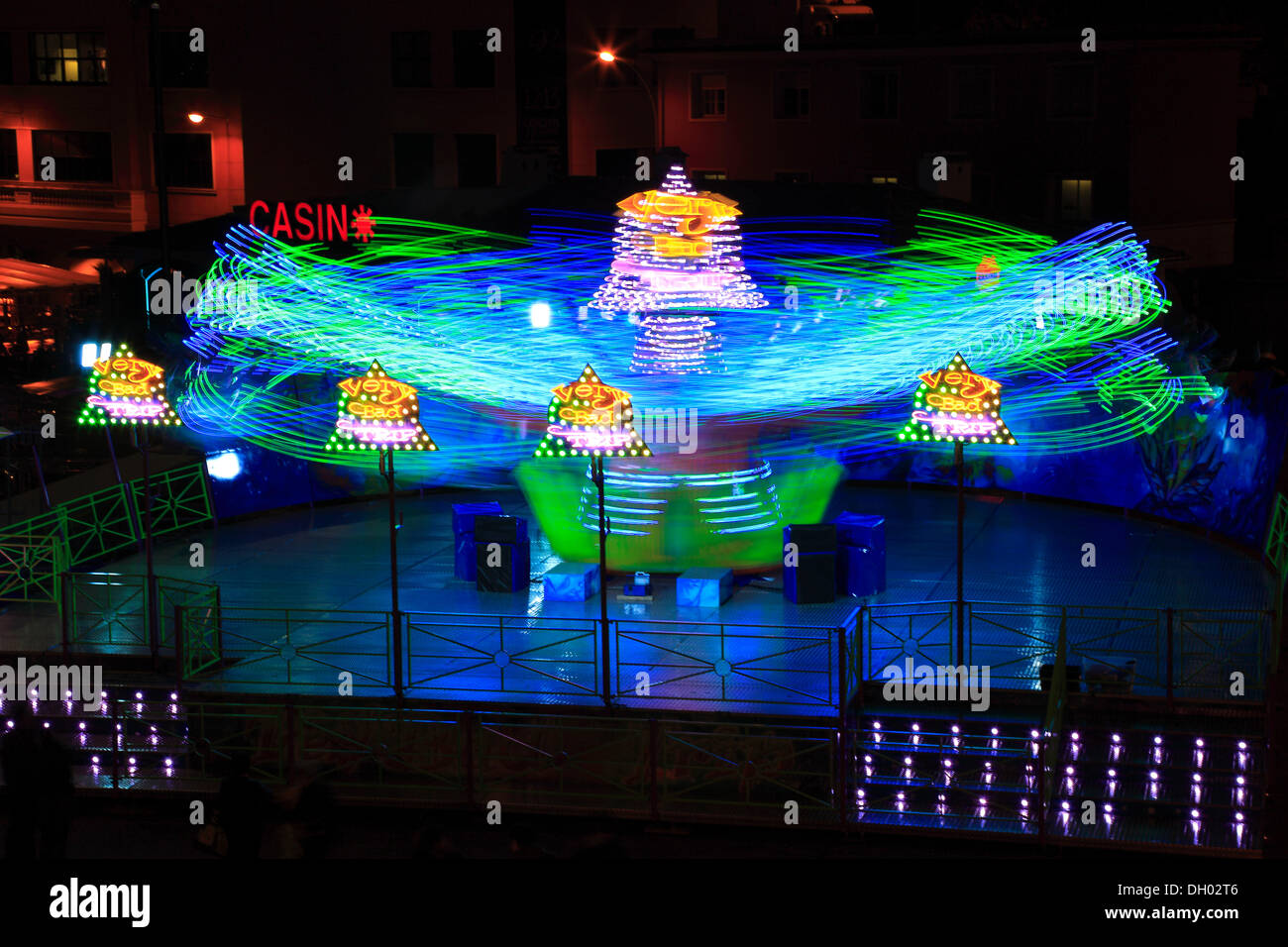 Fête foraine ride, traces de lumière, fête foraine sur le Port Hercule,  Monaco, Côte d'Azur, de l'Europe Photo Stock - Alamy