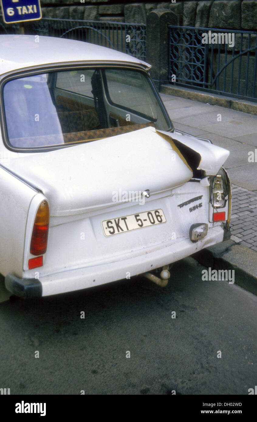 12.2005 le couvercle d'une Trabant, blanc garé à Leipzig, en avril 1985, RDA, République démocratique allemande, l'Europe Banque D'Images