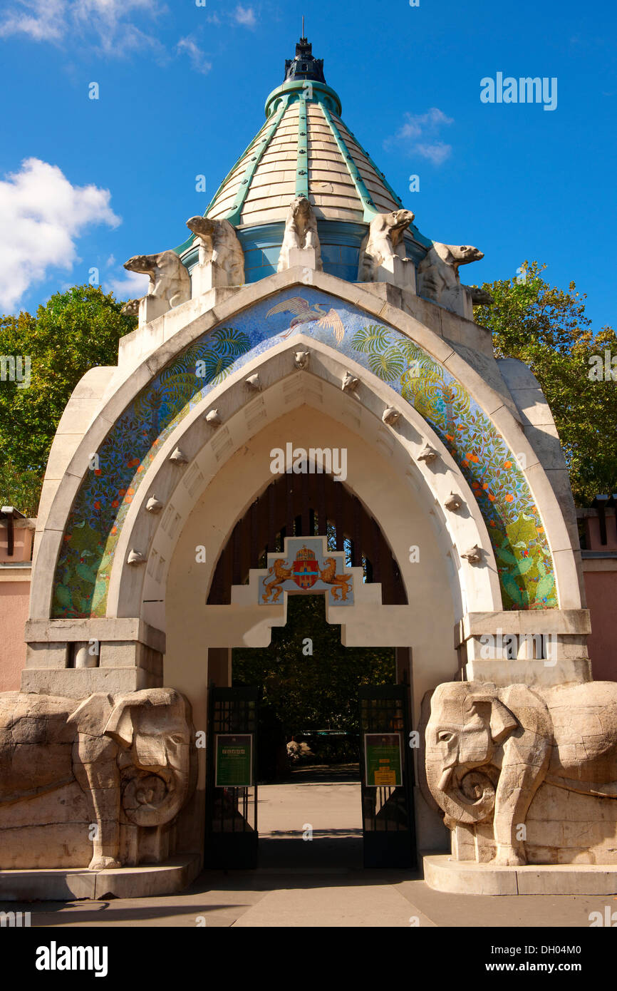 Budapest Zoo and Botanical garden, entrée art nouveau, Budapest, Hongrie, Europe Banque D'Images