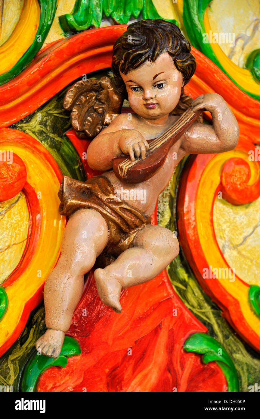 Putto en bois ou chérubin figure sur un carrousel de foire, d'organes ou d'organes Oktoberfest historique, Munich, Haute-Bavière, Bavière Banque D'Images