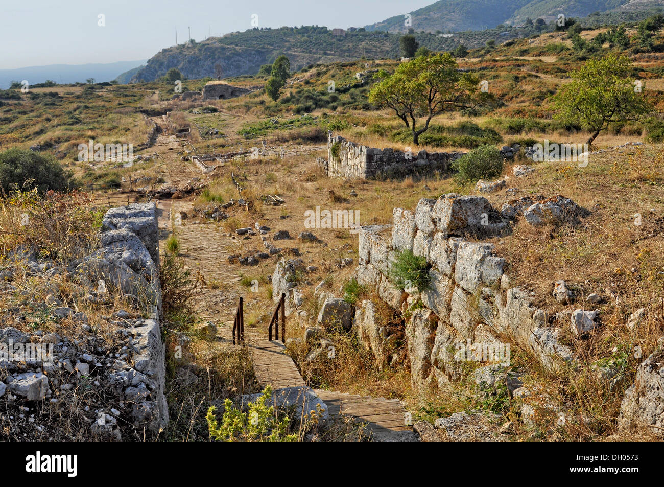 Ruines et vestiges de remparts, site archéologique de l'ancienne ville romaine de Norba, 4e siècle avant J.-C., près de Norma, Monti Lepini Banque D'Images