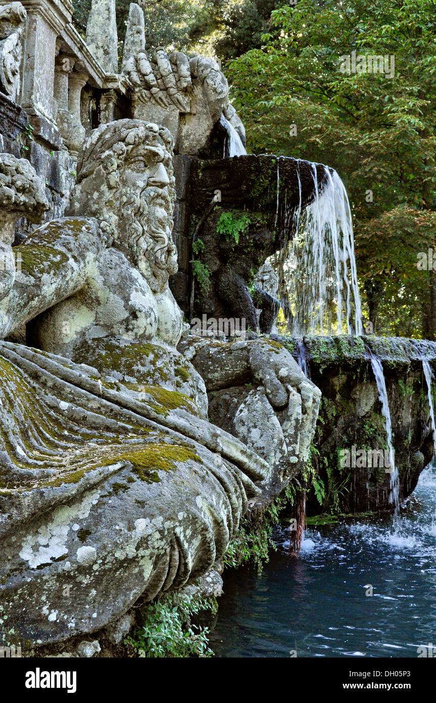 Fontana dei Giganti, Fontaine du géant, dieu de la rivière du Tibre, jardin de la Villa Lante, Viterbo, Latium, Italie Banque D'Images